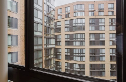 Mount Vernon Triangle Apartment | Clean Mount Vernon 1BR w/Pool & Gym, near Metro & Arena, by Blueground