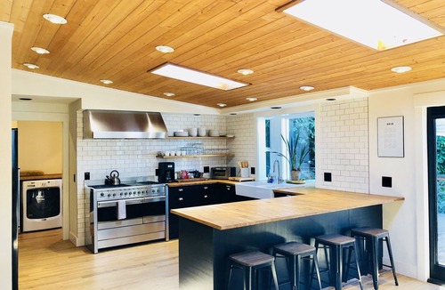 West Linn House | Clean, Natural, Private but Close-in Dreamy Spot
