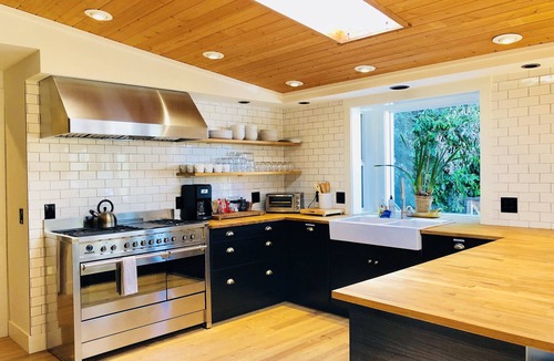 West Linn House | Clean, Natural, Private but Close-in Dreamy Spot