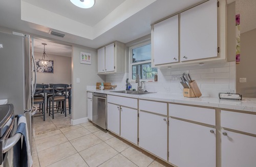 Lochmoor Waterway Estates House | Clean pool house with 70" TV nearby beaches, shopping and restaurants