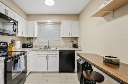 Mesa Condo | Clean Quiet Condo - Reliable AC - Downtown Mesa - Free Parking