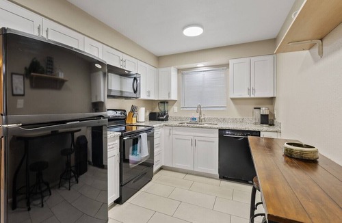 Mesa Condo | Clean Quiet Condo - Reliable AC - Downtown Mesa - Free Parking