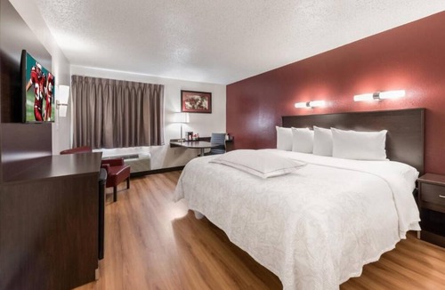 Crosswoods Hotel | Clean Renovated Space for Travelers with Free Parking Near Attractions