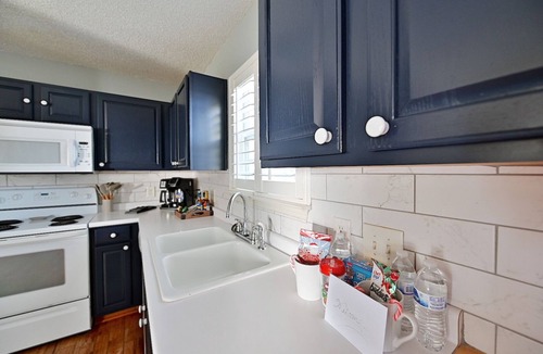 Wayne House | Clean Spacious Home | 3 Bedrooms | Close to Airport