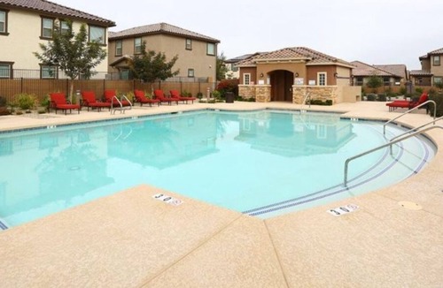 Sycamore Farms House | Clean & Spacious Home Away From Home. Pet-Friendly!
