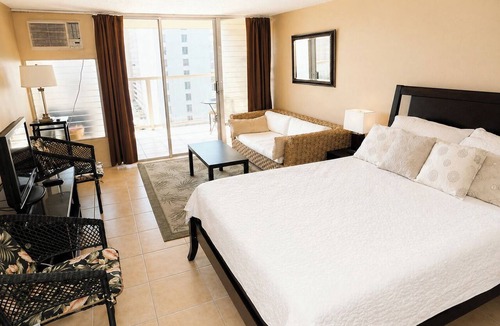 Waikiki Condo | Clean studio at the heart of Waikiki!