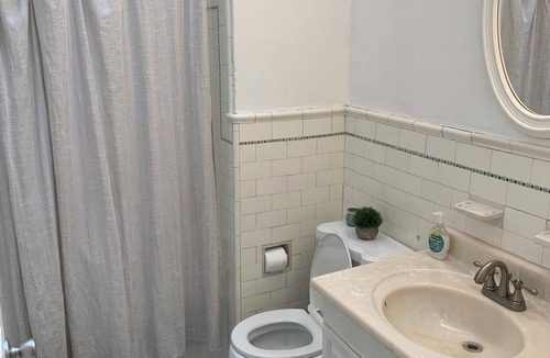 Primos Secane Apartment | Clean1-bedroom apartment in Philadelphia with AC, WiFi
