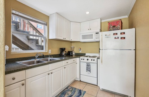 Clearwater Beach House | Clearwater Beach Cottage 24 Steps to Beach | Beach Gear Included!