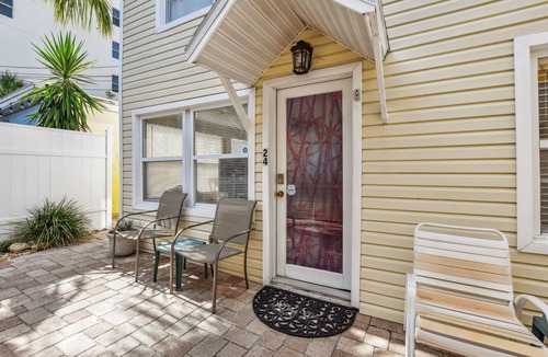 Clearwater Beach House | Clearwater Beach Cottage 24 Steps to Beach | Beach Gear Included!