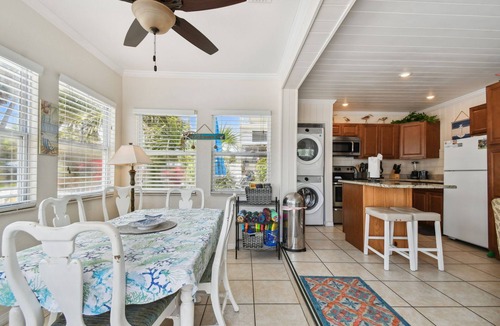 Clearwater Beach House | Clearwater Beach Cottage 15H Steps to Beach | Beach Gear Included!