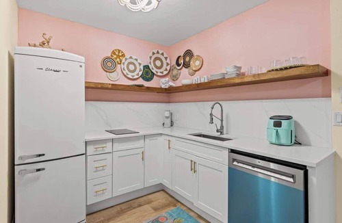 Clearwater Beach Resort | Clearwater Beach Entire Private Resort! SALT Heated Pool! Sleeps 30 Comfortably!