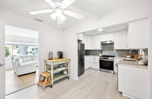 Clearwater Beach House | Clearwater Beach Oasis 2 Blocks to White Sand Beach