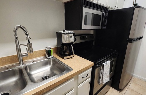 Clearwater Apartment | Clearwater Condo- King Bed, Resort vibe, close to beach