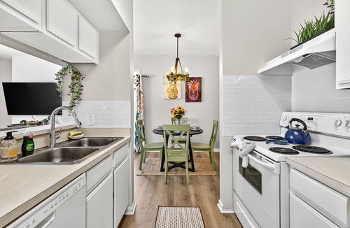 Clearwater Condo | Clearwater Condo with King Bed, Pool, & Gym - Gated Community
