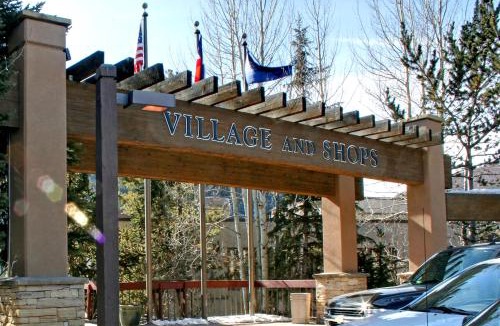 Lakeside Village House | Clearwater Lofts Bldg 2 201 by SummitCove Lodging in Colorado