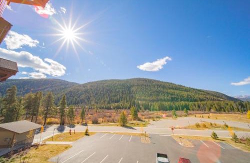 Lakeside Village House | Clearwater Lofts Bldg 2 205 by SummitCove Lodging in Colorado
