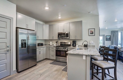 Lakeside Village Apartment | Clearwater Lofts by Vail Resorts