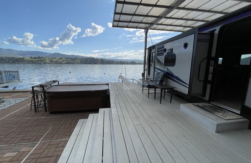 Chelan House | Clearwater RV tamping on the shores of Chelan