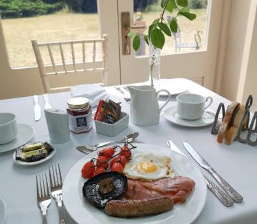Gainsborough Bed & Breakfast | Cleatham Hall