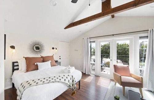 Townsite Apartment | Clementine Crush, Unit 2 | Spacious Studio