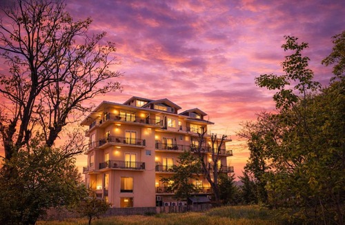 Sidhpur Hotel | Click Collection The Abode, Dharamshala