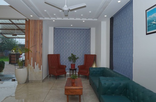 Sidhpur Hotel | Click Collection The Abode Dharamshala