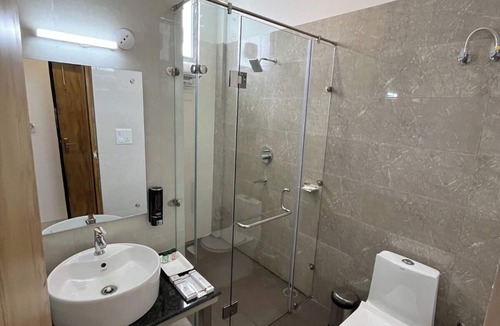 Sidhpur Hotel | Click Collection The Abode Dharamshala