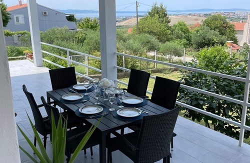 Mravince Apartment | Click Here - Get Promo Price By Inquiry - Apartments Nenna With 3 Bedrooms