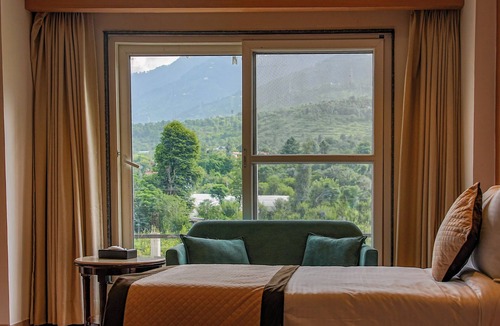 Mohal Hotel | Click Hotel Bhuntar,Kullu-Bhuntar Airport