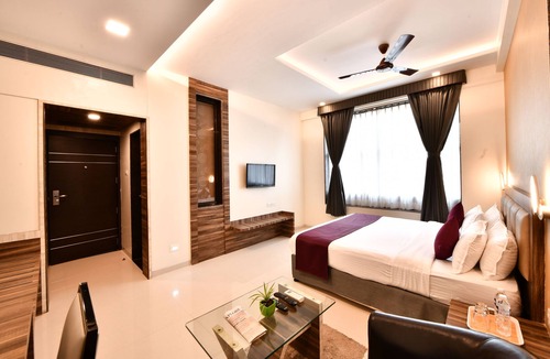 Rajgurunagar Hotel | Click Hotel Sagar Plaza Chakan, Pune