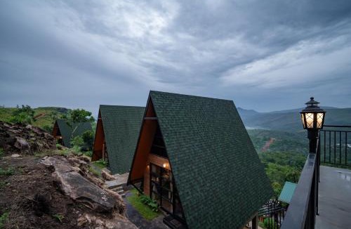 Elappara Hotel | Cliff and Cloud Vagamon