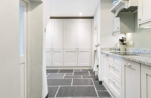 Portloe Cottage | Cliff Garden Holiday Cottage in Portloe With Stunning Garden And Sea Views