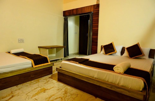 Sangameswarpet Hotel | Cliff Haven Homestay