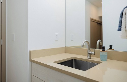 Westbrook Meadows Apartment | Cliff House – A Perfect Couple’s Retreat! Close to Hiking & Skiing, Pet Friendly