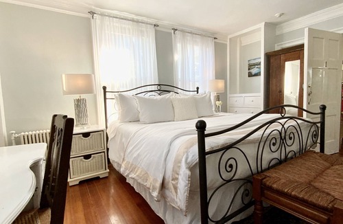 Brant Point Bed & Breakfast | Cliff Lodge
