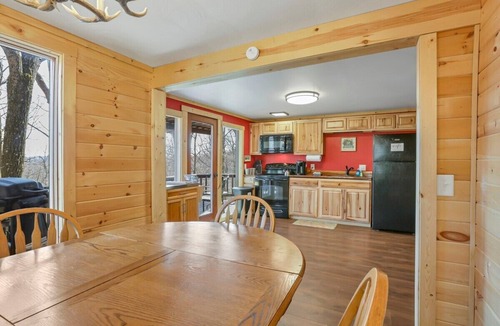 Amanda Cabin | Cliff's Edge (Hocking Hills Area)