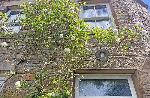 Brough House | Clifford Courtyard