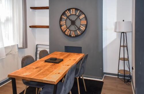 Exeter House | Cliffside Cottage
