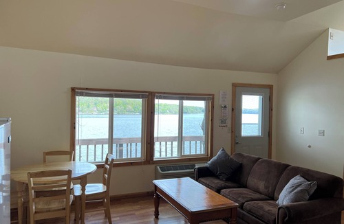 Hammond Cabin | Cliffside Hideaway-Renovations & upgrades coming!