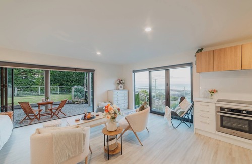 Redcliffs House | Clifftop Studio - Views & More