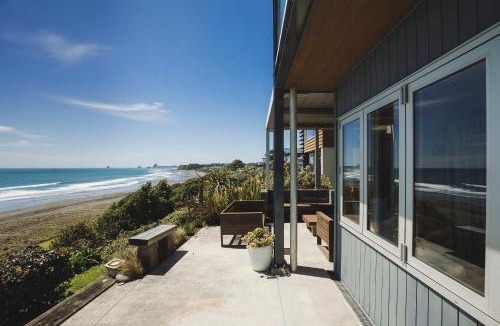 Oakura House | Clifftops - oceanfront retreat in Oakura Beach