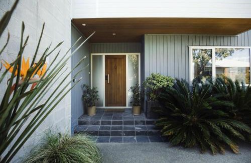 Oakura House | Clifftops - oceanfront retreat in Oakura Beach