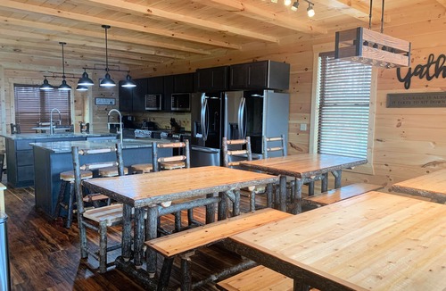 Primrose Cabin | Cliffview Wilderness Luxury Cabin - Cliffview resort