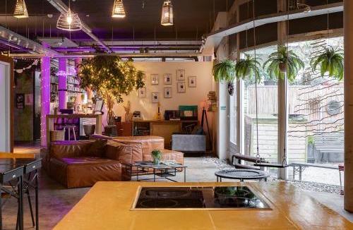 Nieuwmarkt en Lastage Hostel | ClinkMama