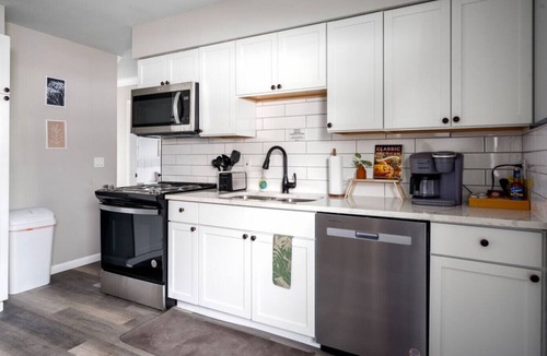 Columbus House | Clinton Corner - 2BR, 1 BA, 1 Garage