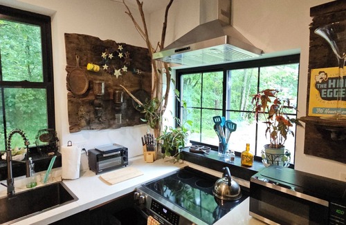 Clinton Cottage | Clinton's Hidden Secret Renovated 2BR Stonehouse, WiFi, AC, Beach Pass & more