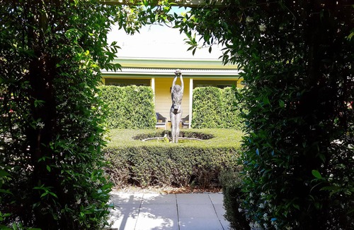 Clive Cottage | Clive Colonial Cottages - 300m from Bike trails