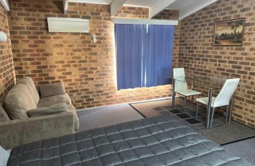 Coonabarabran Hotel | Clock Tower Motor Inn