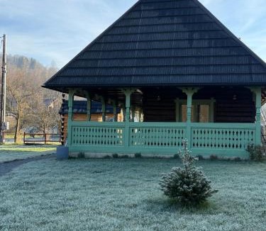 Bogdan Voda House | Clop&Cojoc Rustic old wooden house