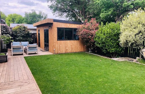 Harewood Cabin | Close to airport getaway